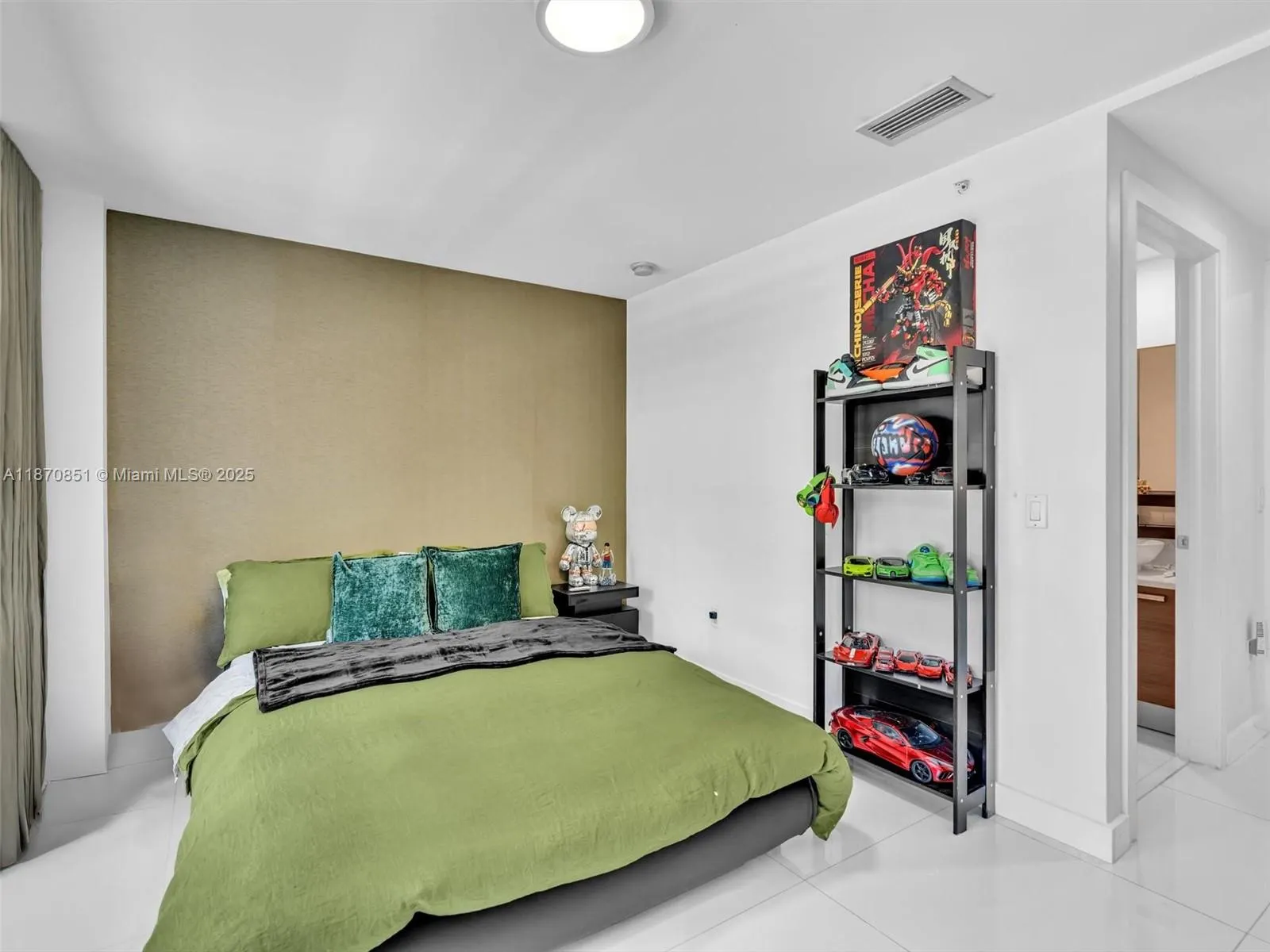 2950 NE 188th St, #312