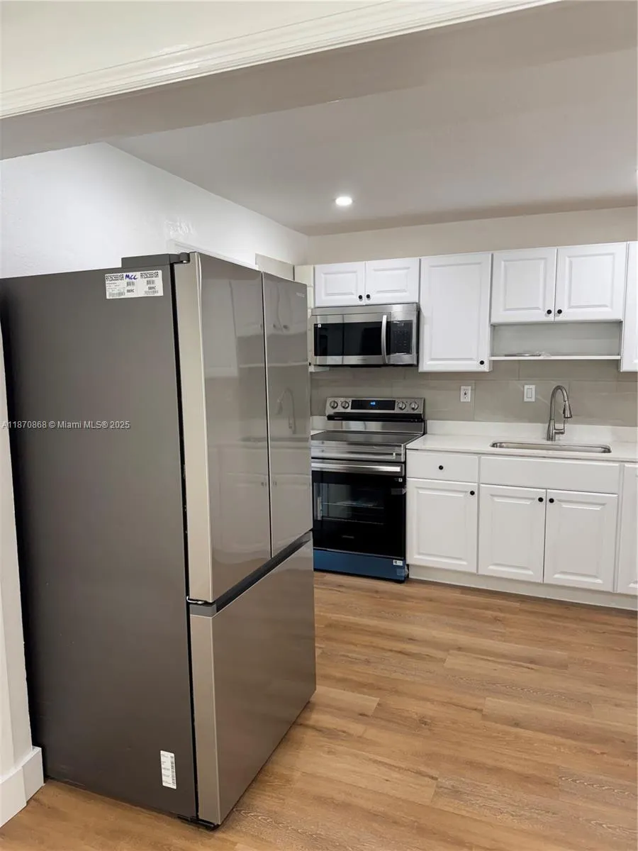 1611 NE 32nd PL