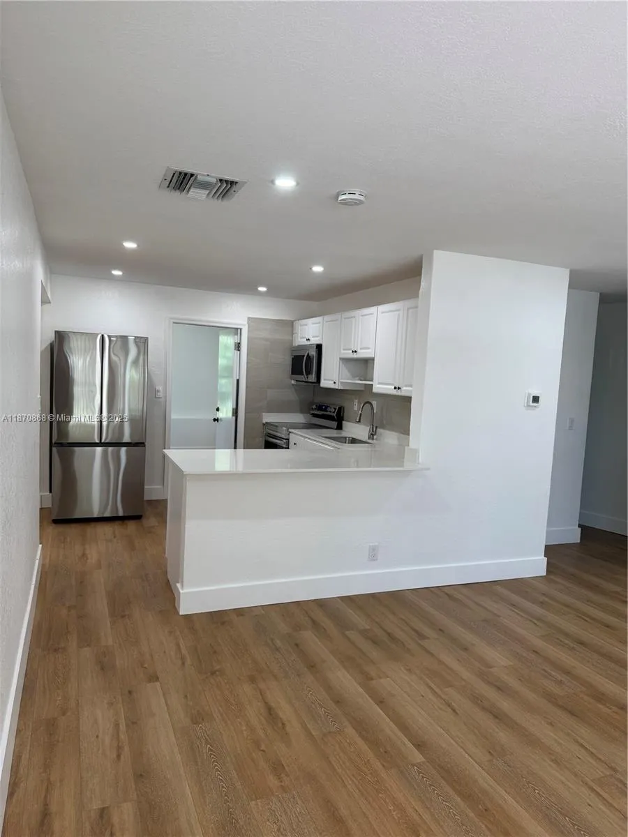 1611 NE 32nd PL