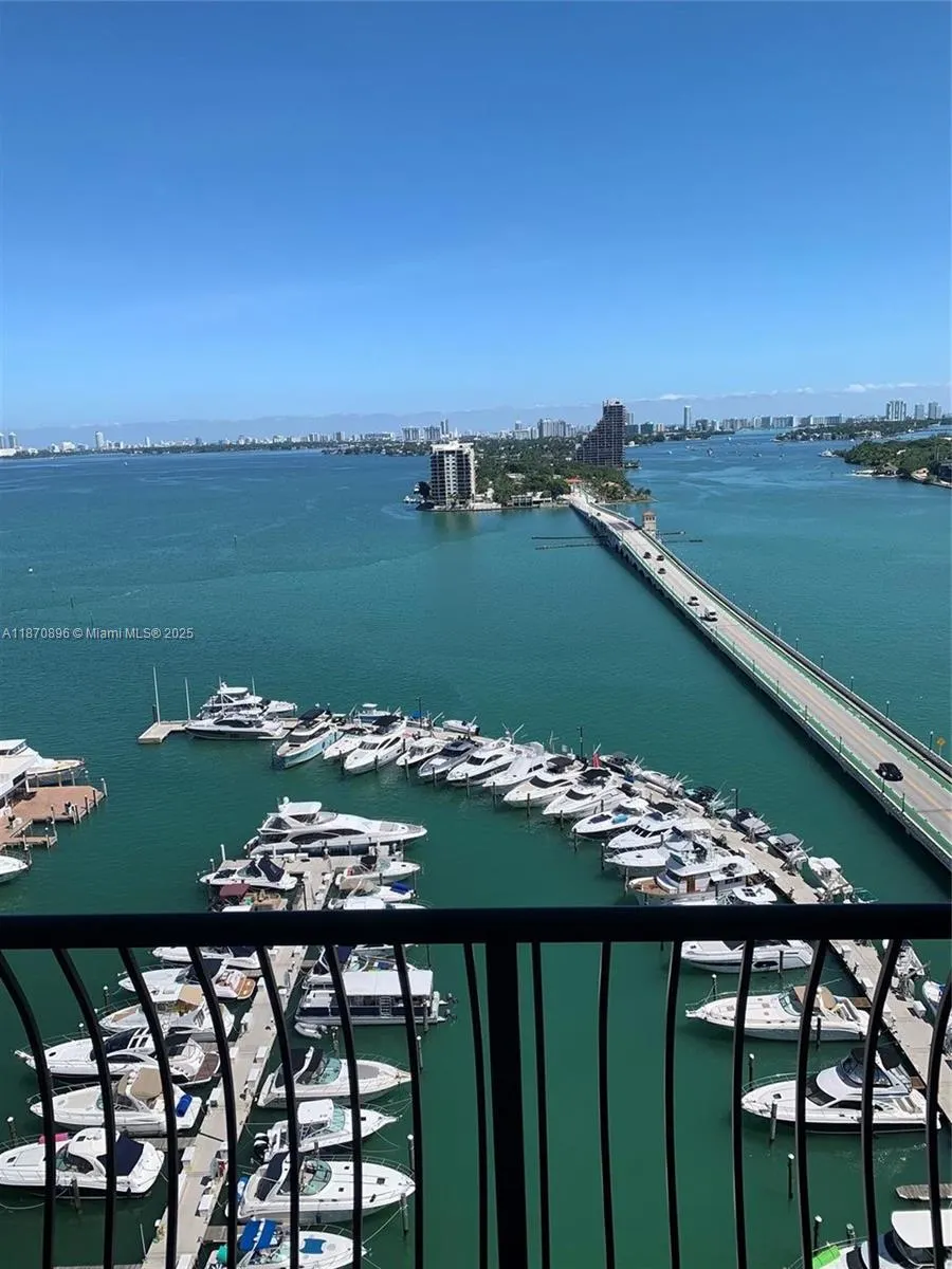 555 NE 15th St, #19B