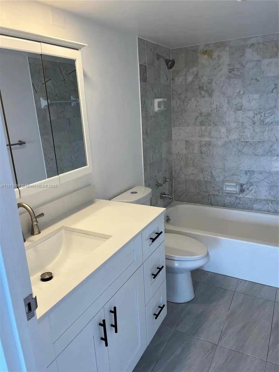 555 NE 15th St, #19B