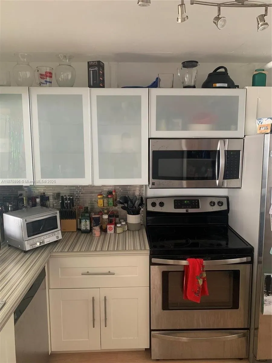 555 NE 15th St, #19B