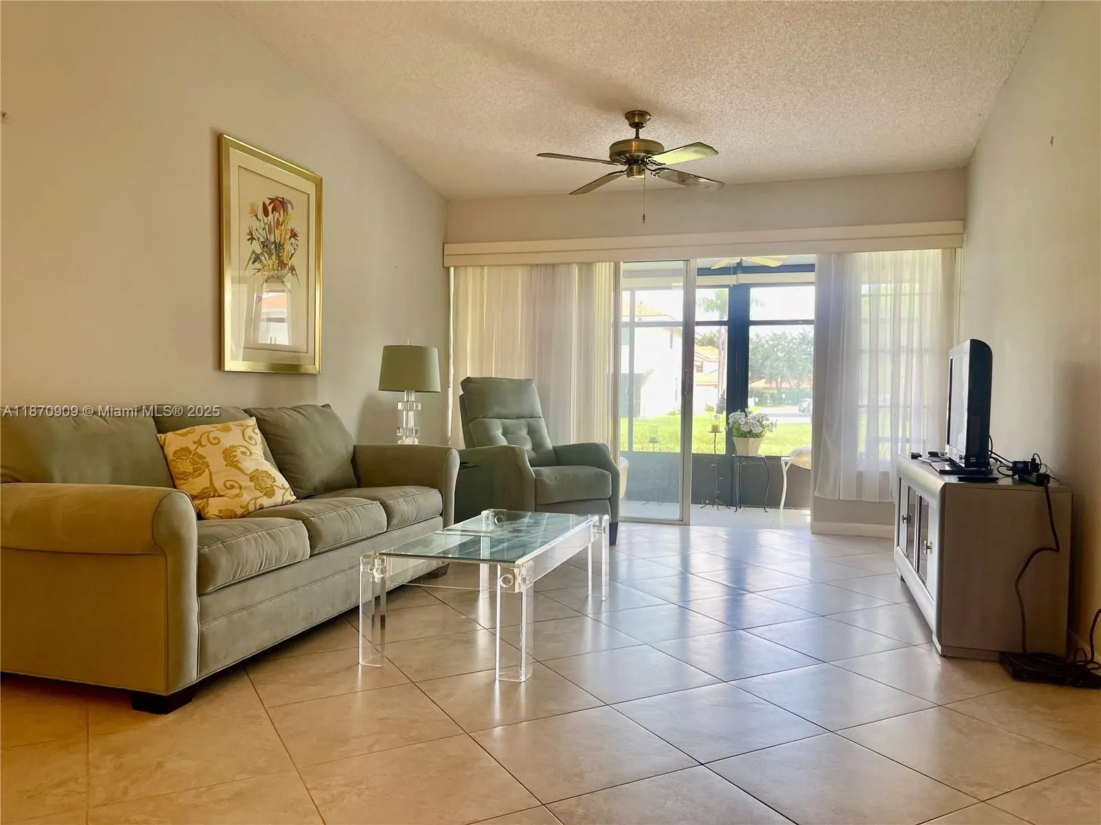 8633 Sunbird Pl