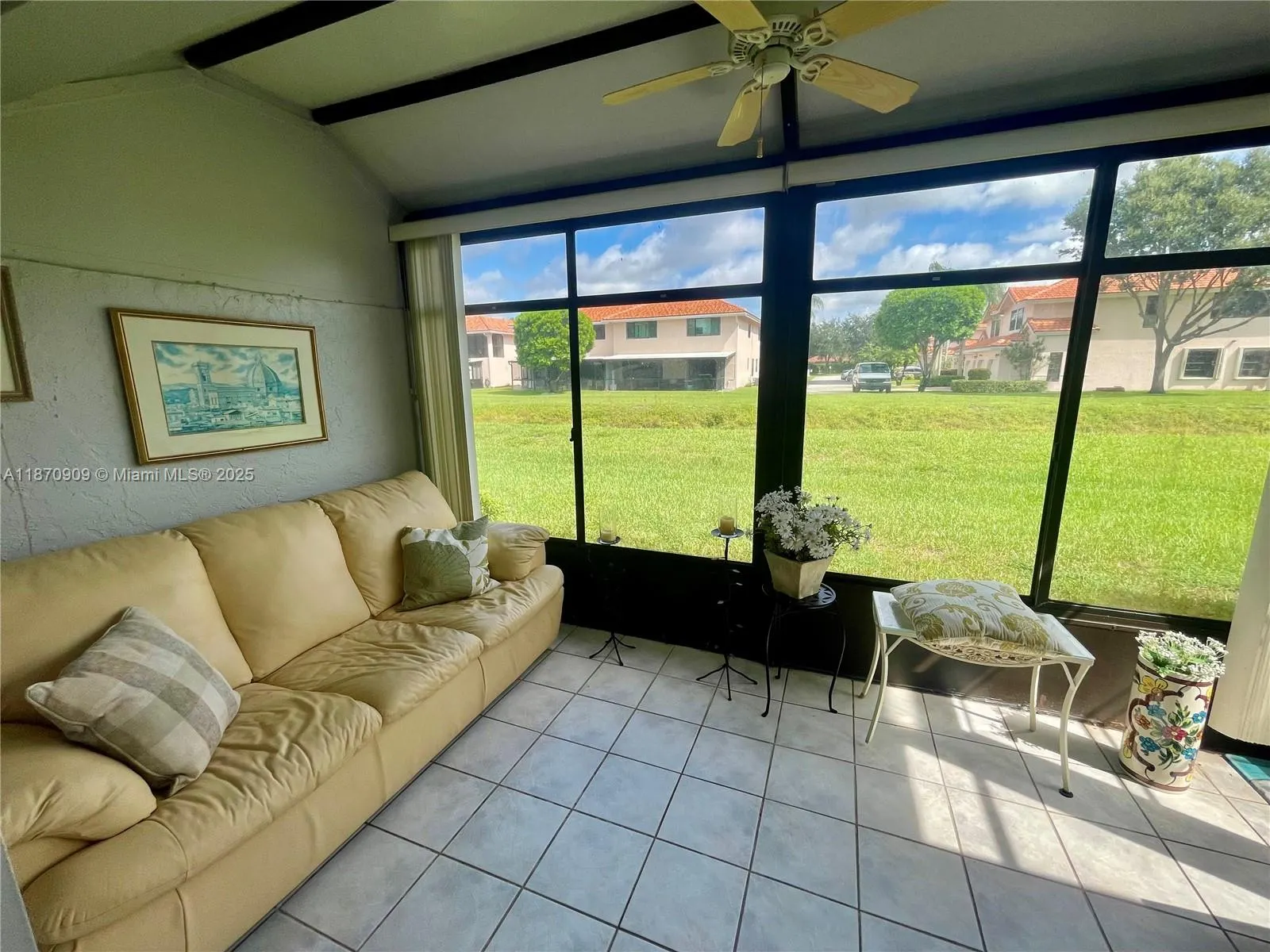 8633 Sunbird Pl