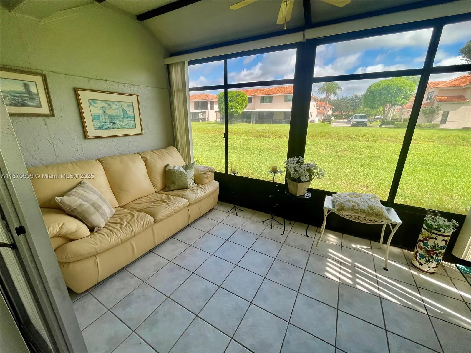 8633 Sunbird Pl