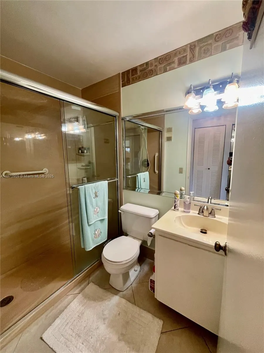 8633 Sunbird Pl