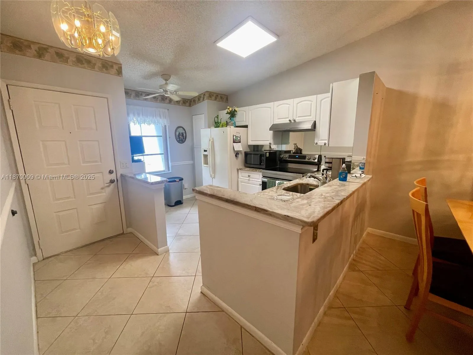 8633 Sunbird Pl
