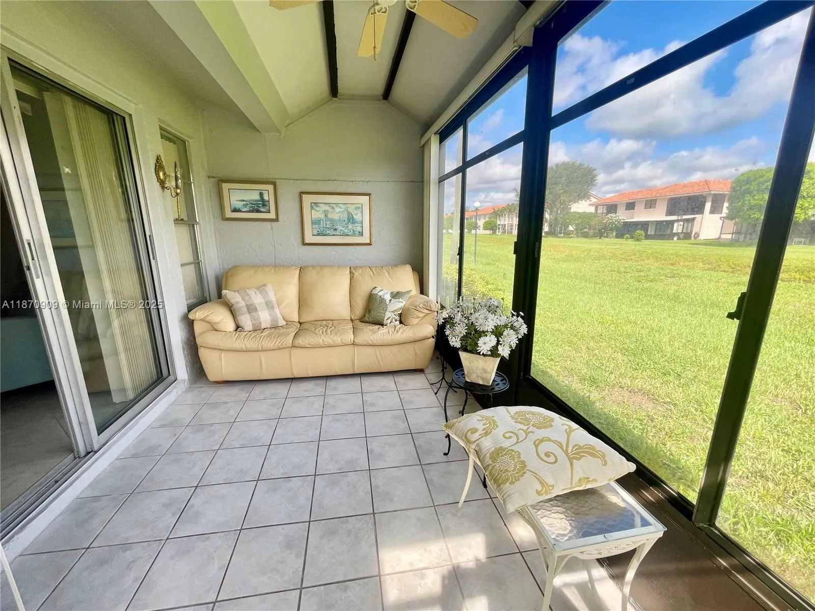 8633 Sunbird Pl