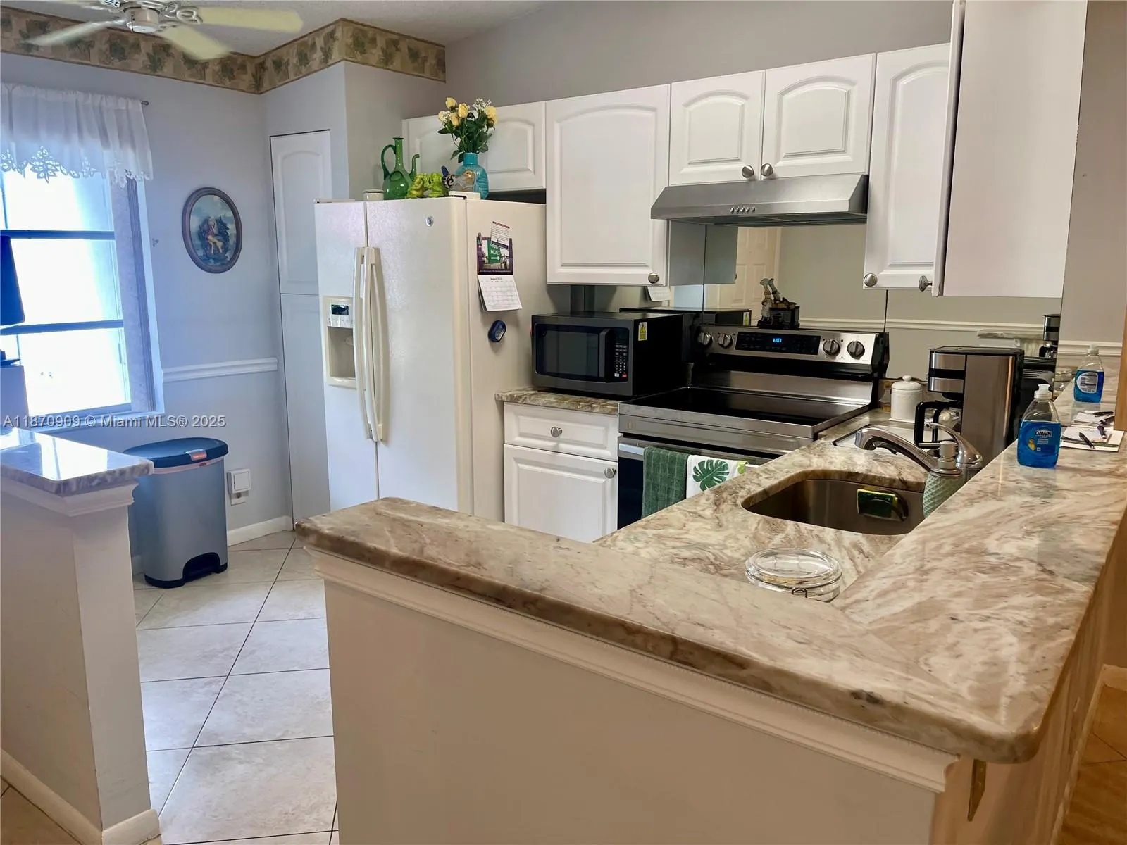 8633 Sunbird Pl