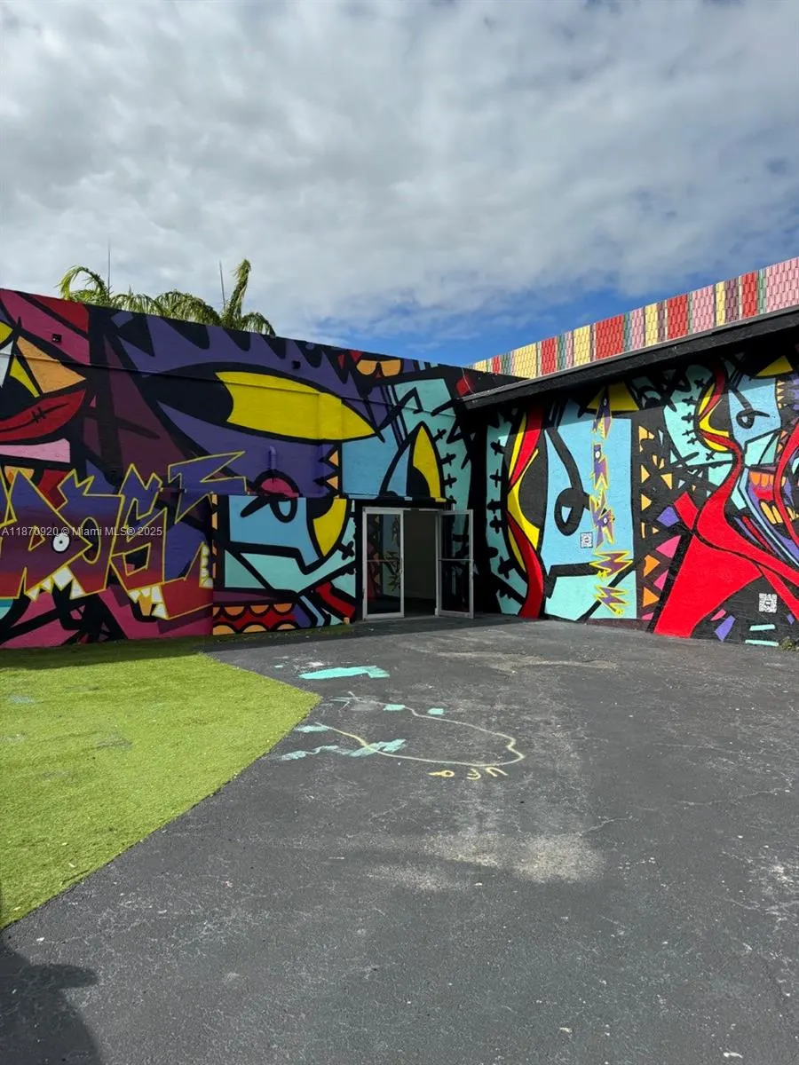239 NW 26th St