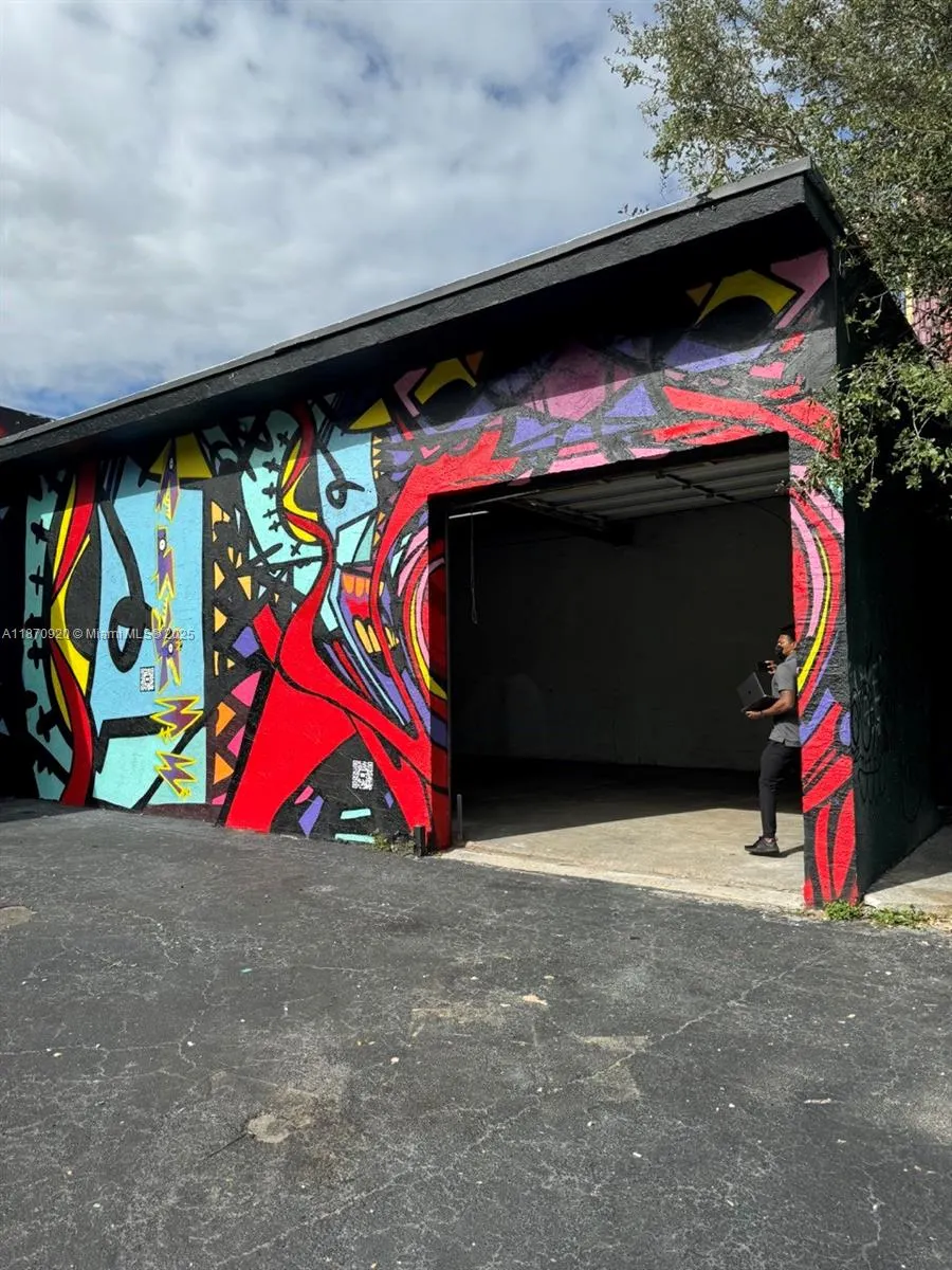 239 NW 26th St