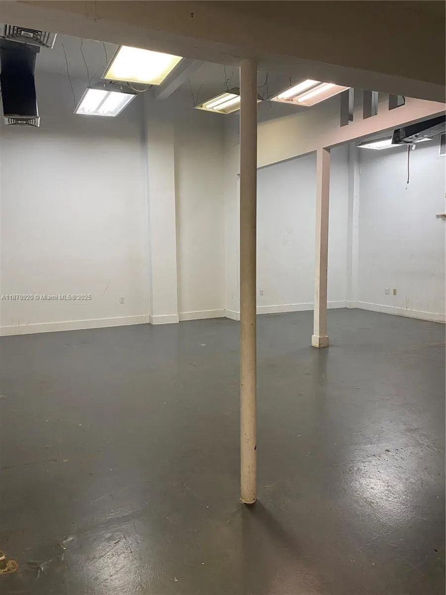 239 NW 26th St