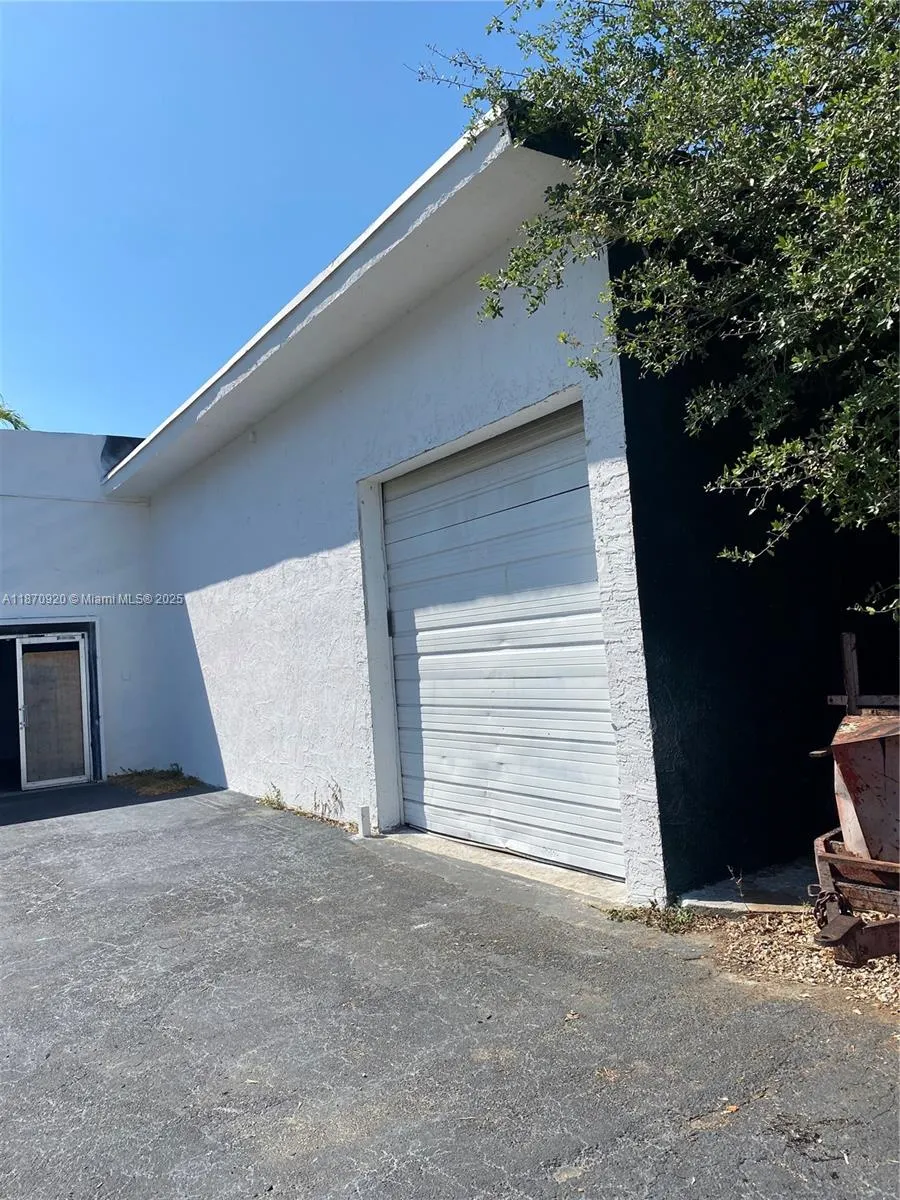 239 NW 26th St