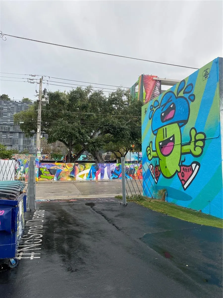 239 NW 26th St