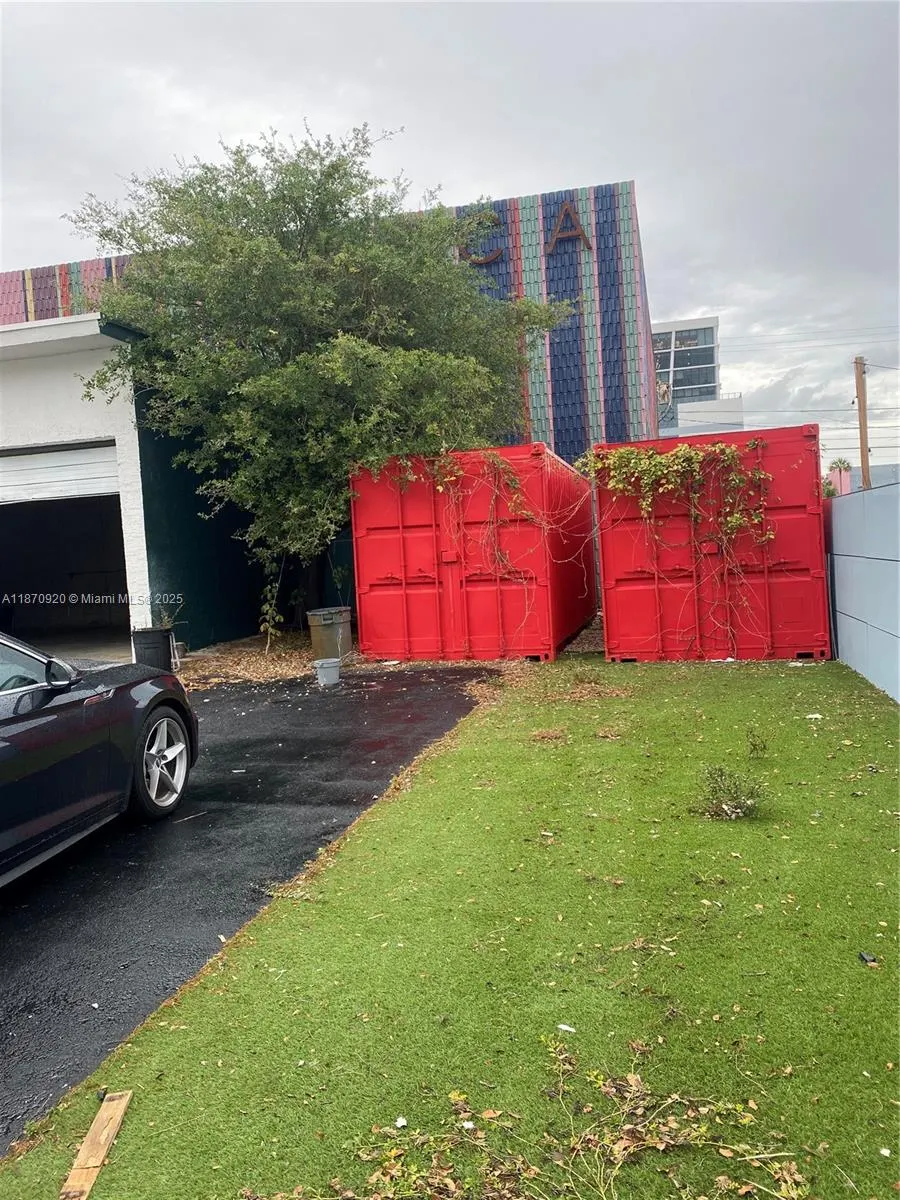 239 NW 26th St