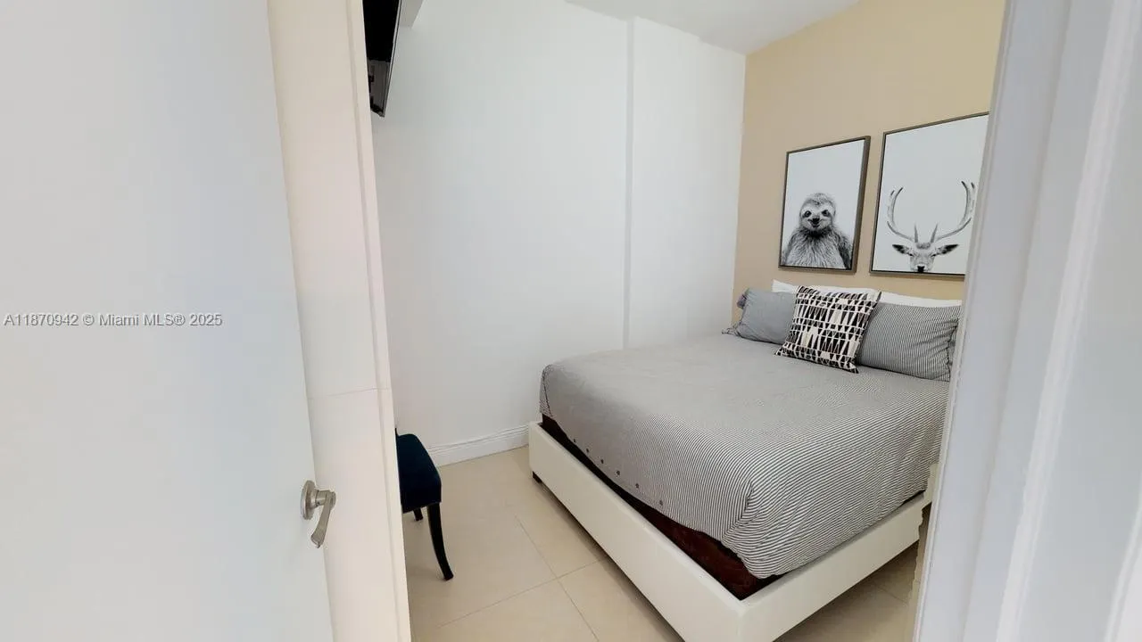 19370 Collins Ave, #PH-11