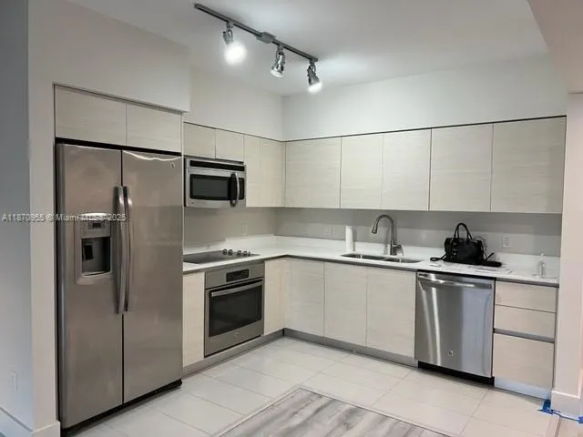 4250 Biscayne Blvd, #1215