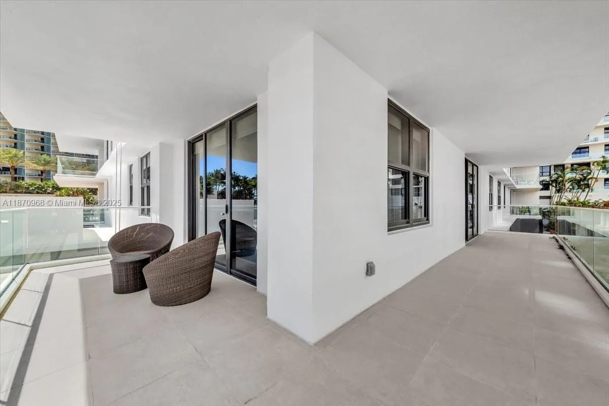 9801 Collins Ave, #4Y