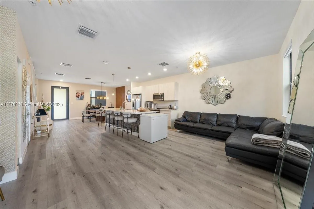 10413 NW 82nd St, #9