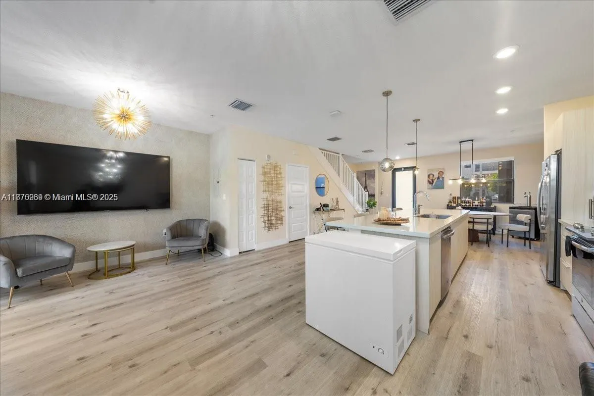 10413 NW 82nd St, #9