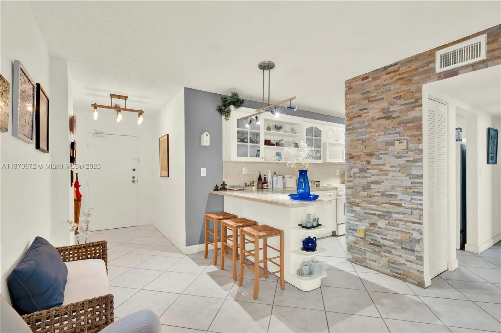 5055 NW 7th St, #806
