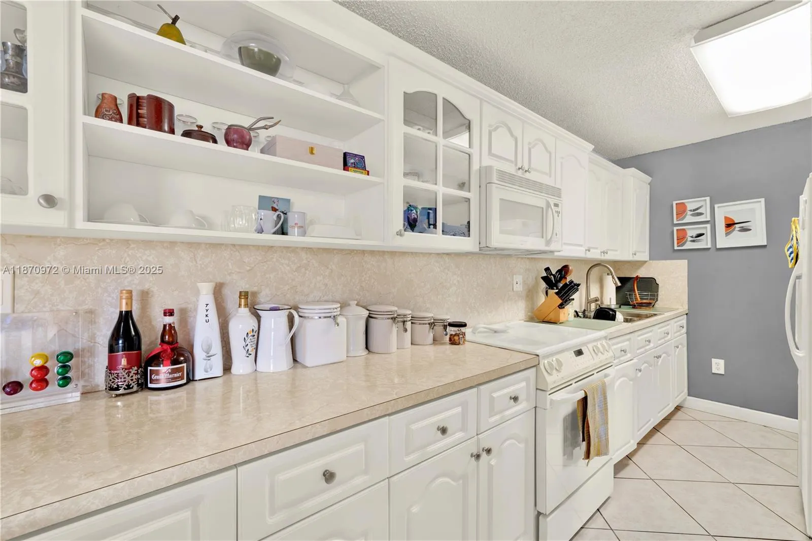 5055 NW 7th St, #806