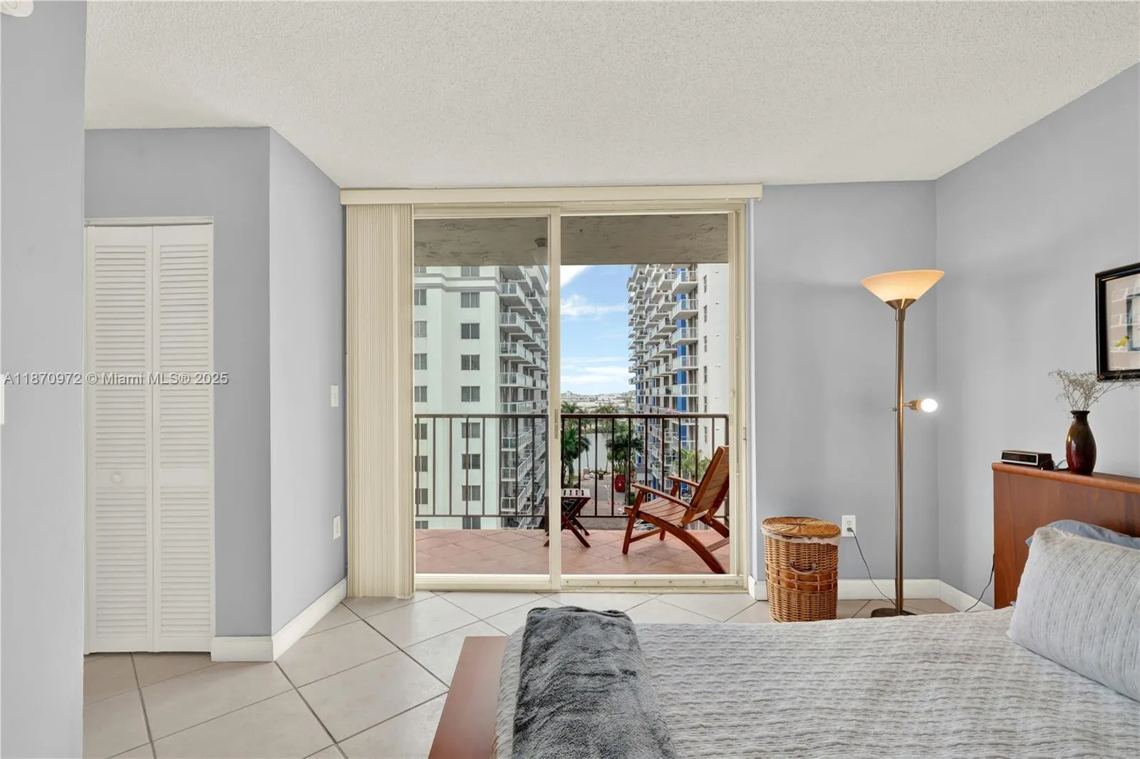 5055 NW 7th St, #806