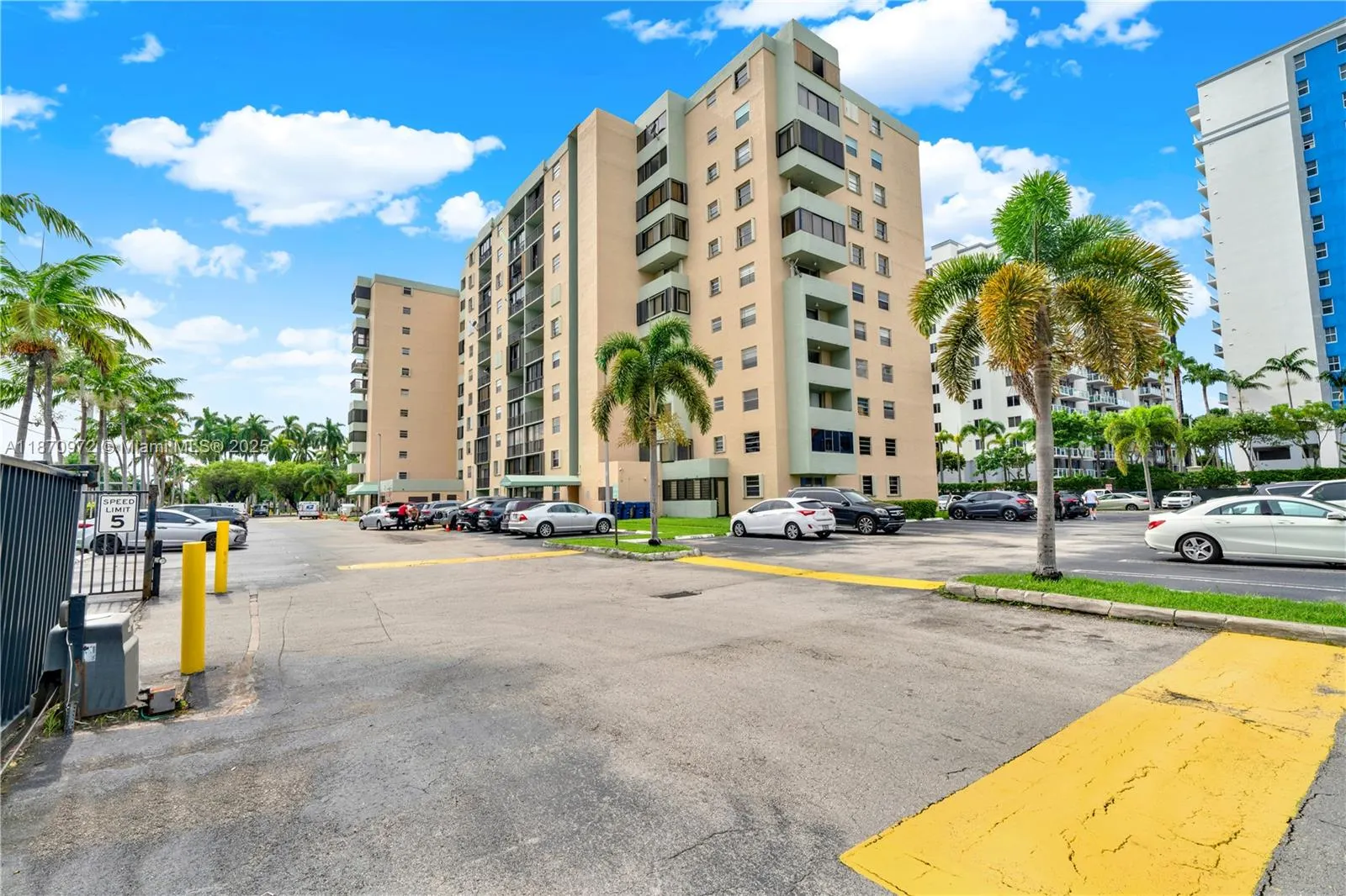 5055 NW 7th St, #806