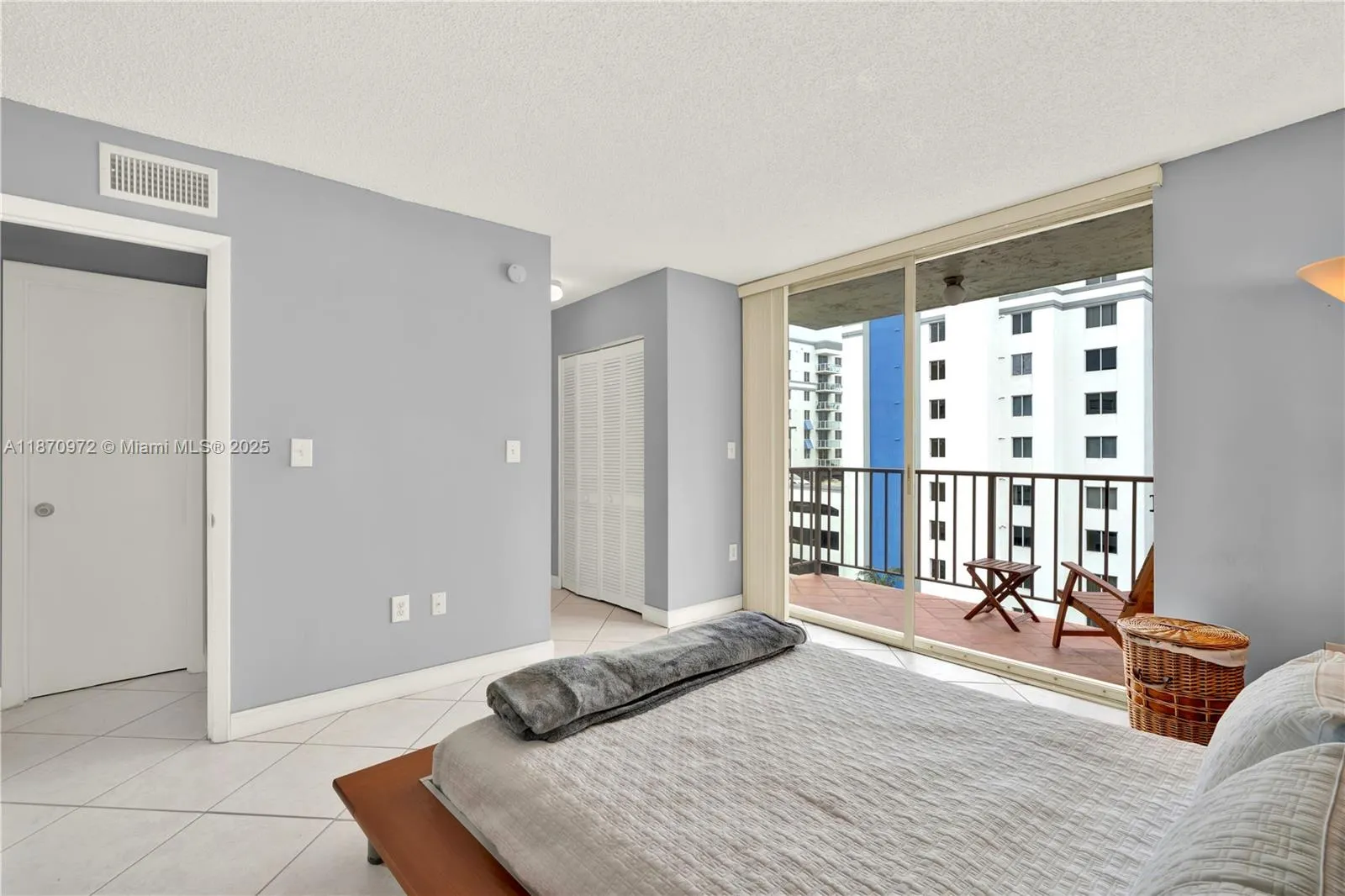 5055 NW 7th St, #806