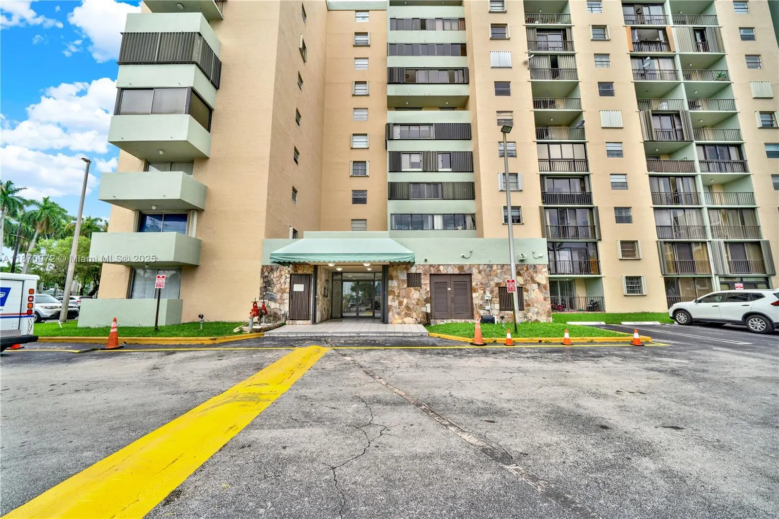 5055 NW 7th St, #806
