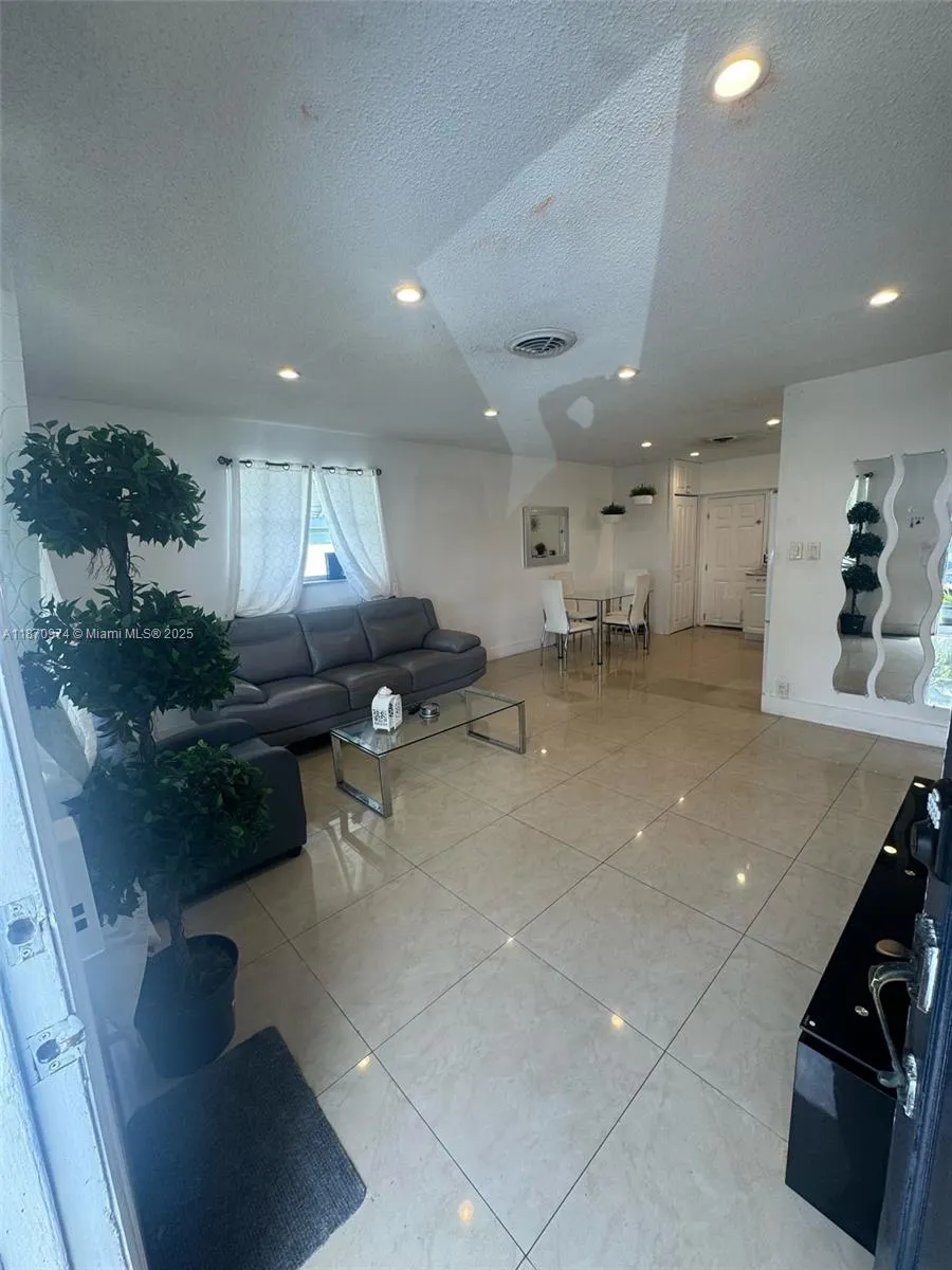 4808 NW 27th Ter