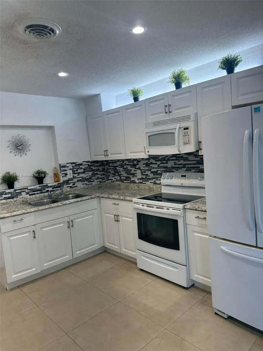 4808 NW 27th Ter