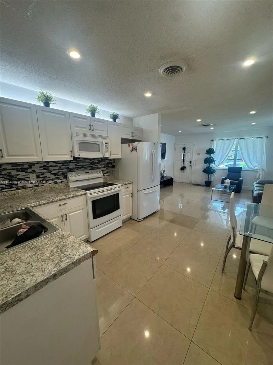 4808 NW 27th Ter