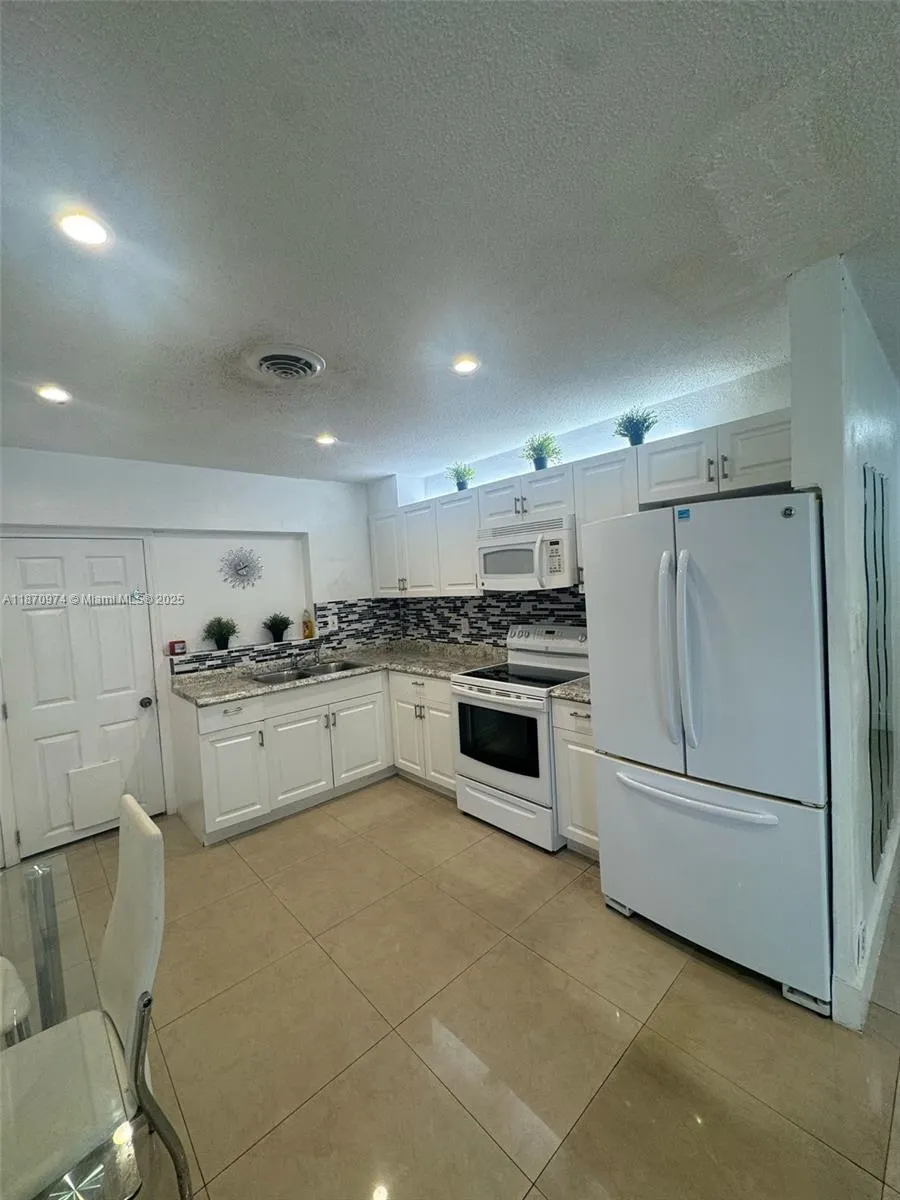 4808 NW 27th Ter