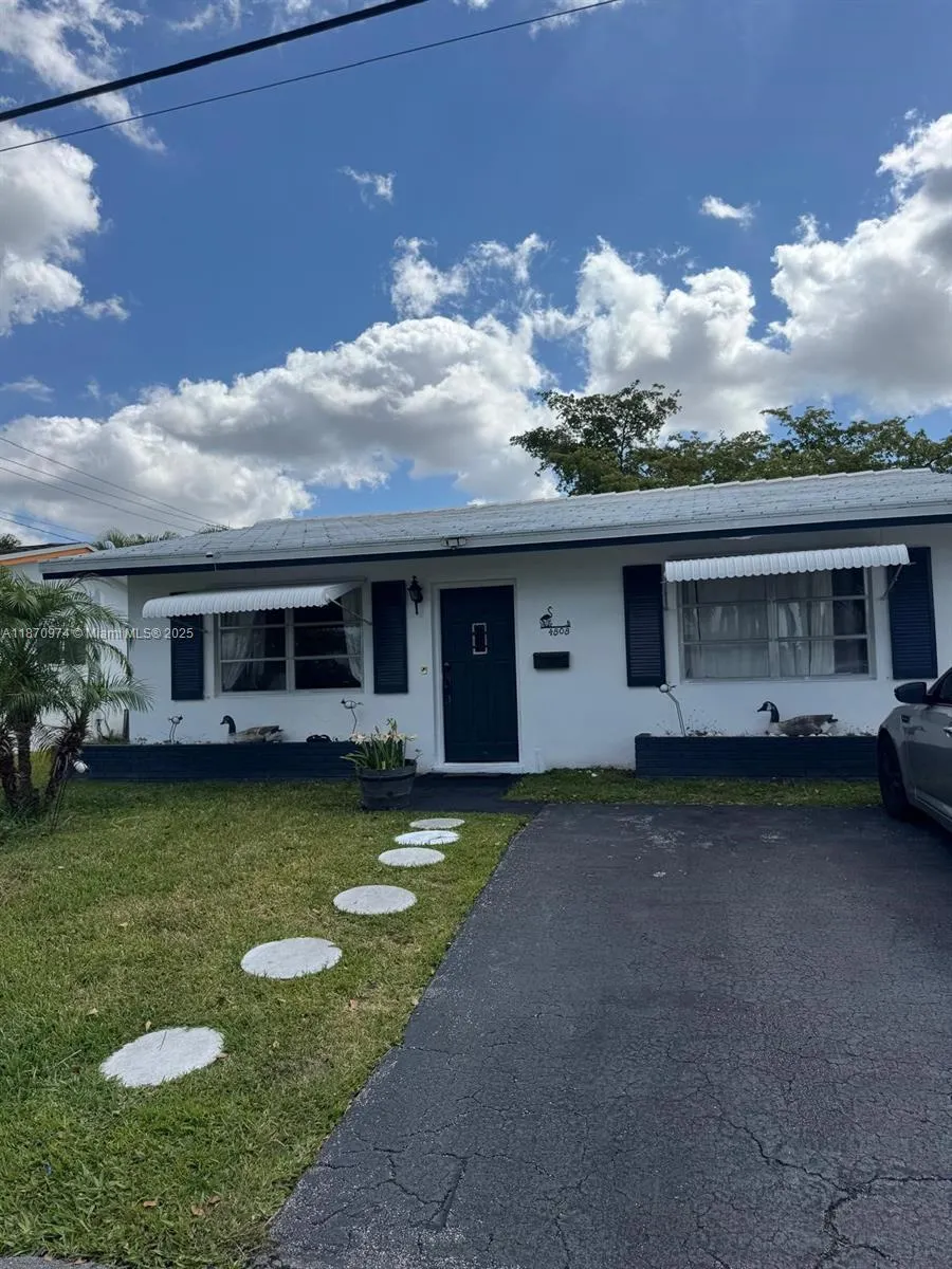 4808 NW 27th Ter