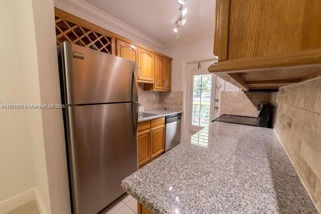 95 Edgewater Dr, #105