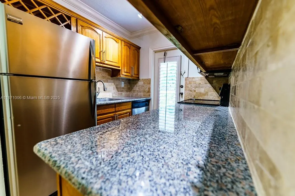 95 Edgewater Dr, #105