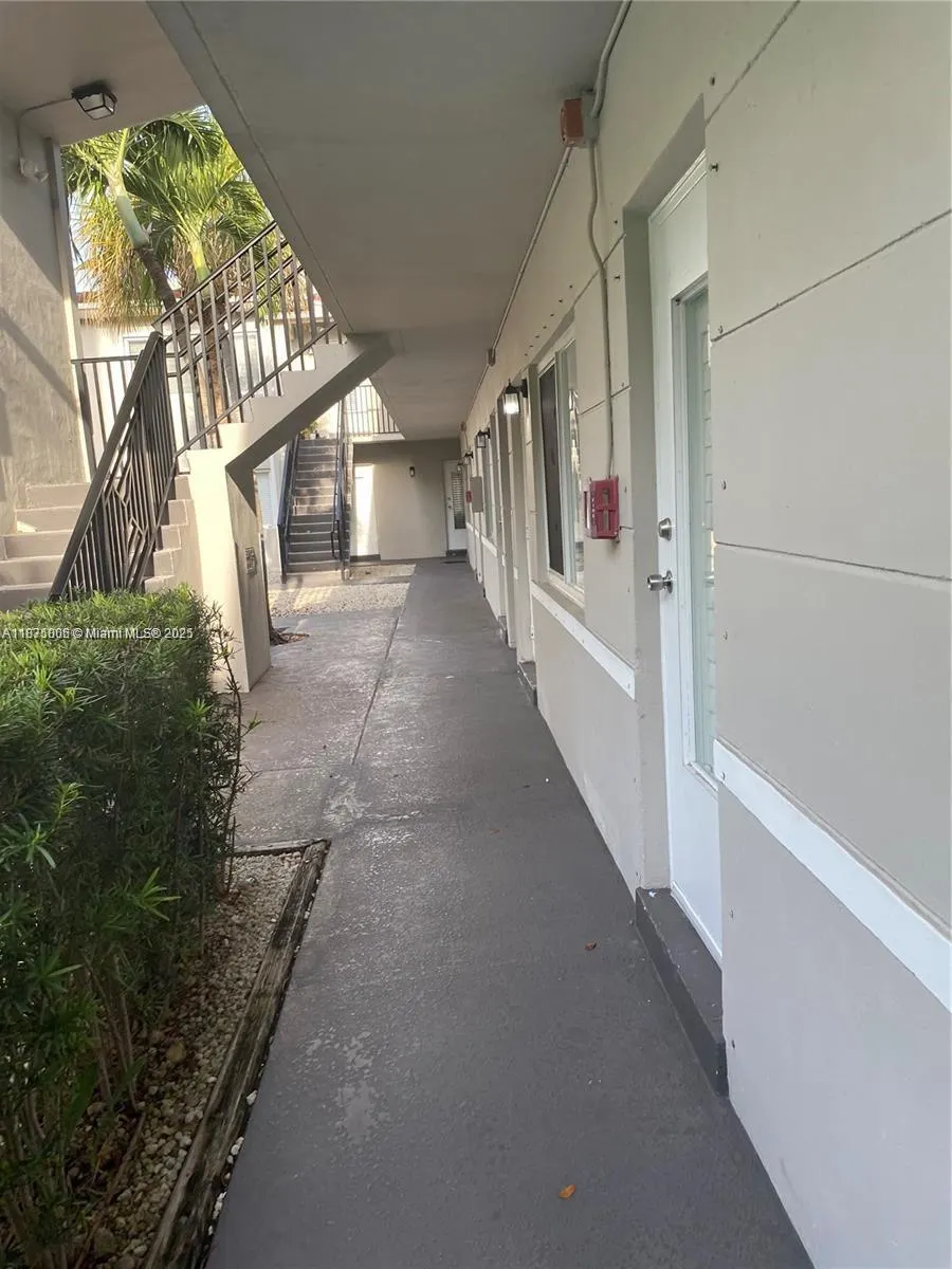 95 Edgewater Dr, #105