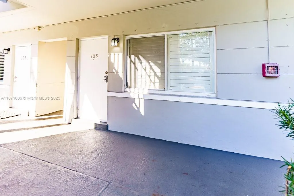 95 Edgewater Dr, #105