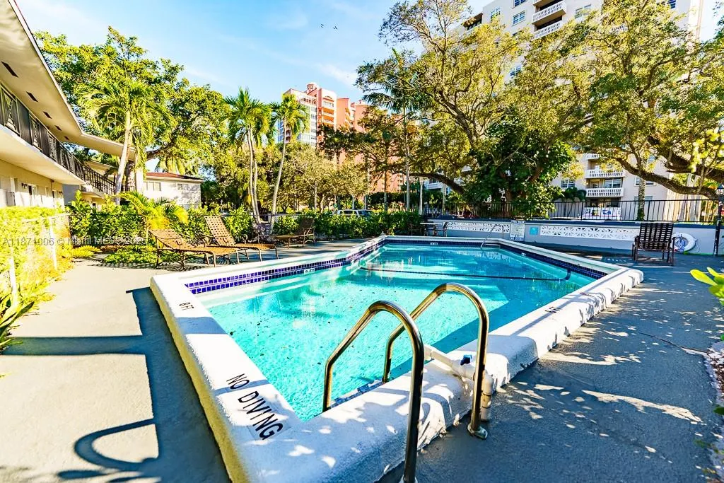 95 Edgewater Dr, #105