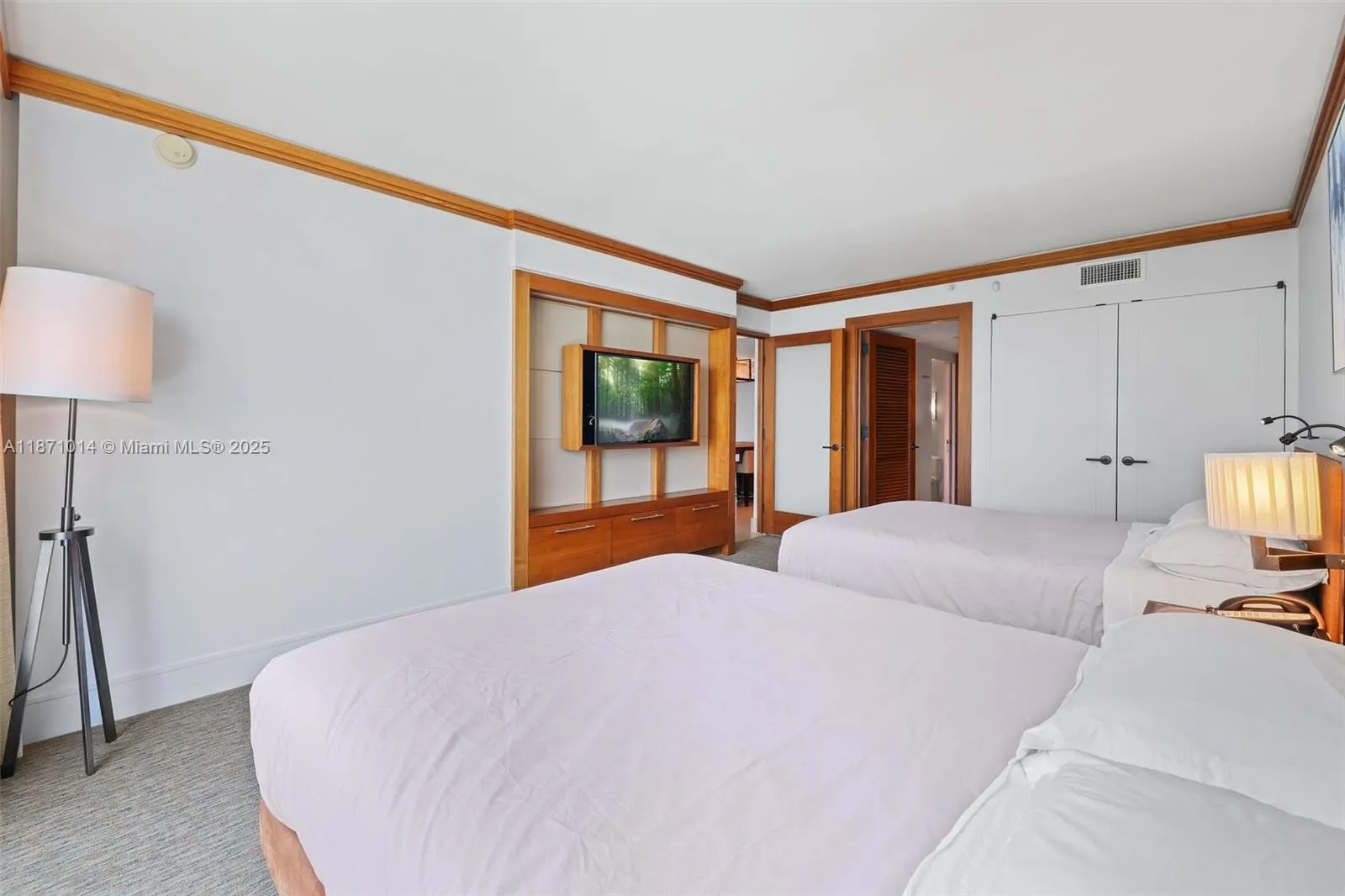 6801 Collins Ave, #508