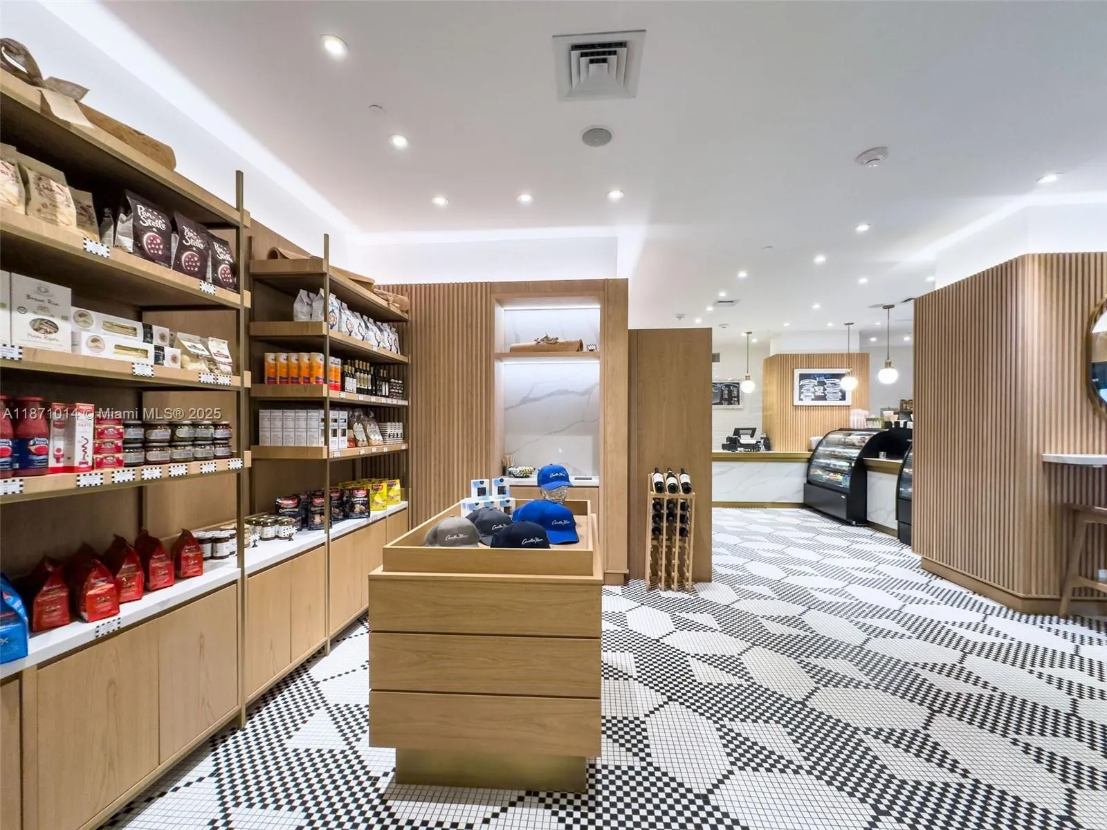 6801 Collins Ave, #508