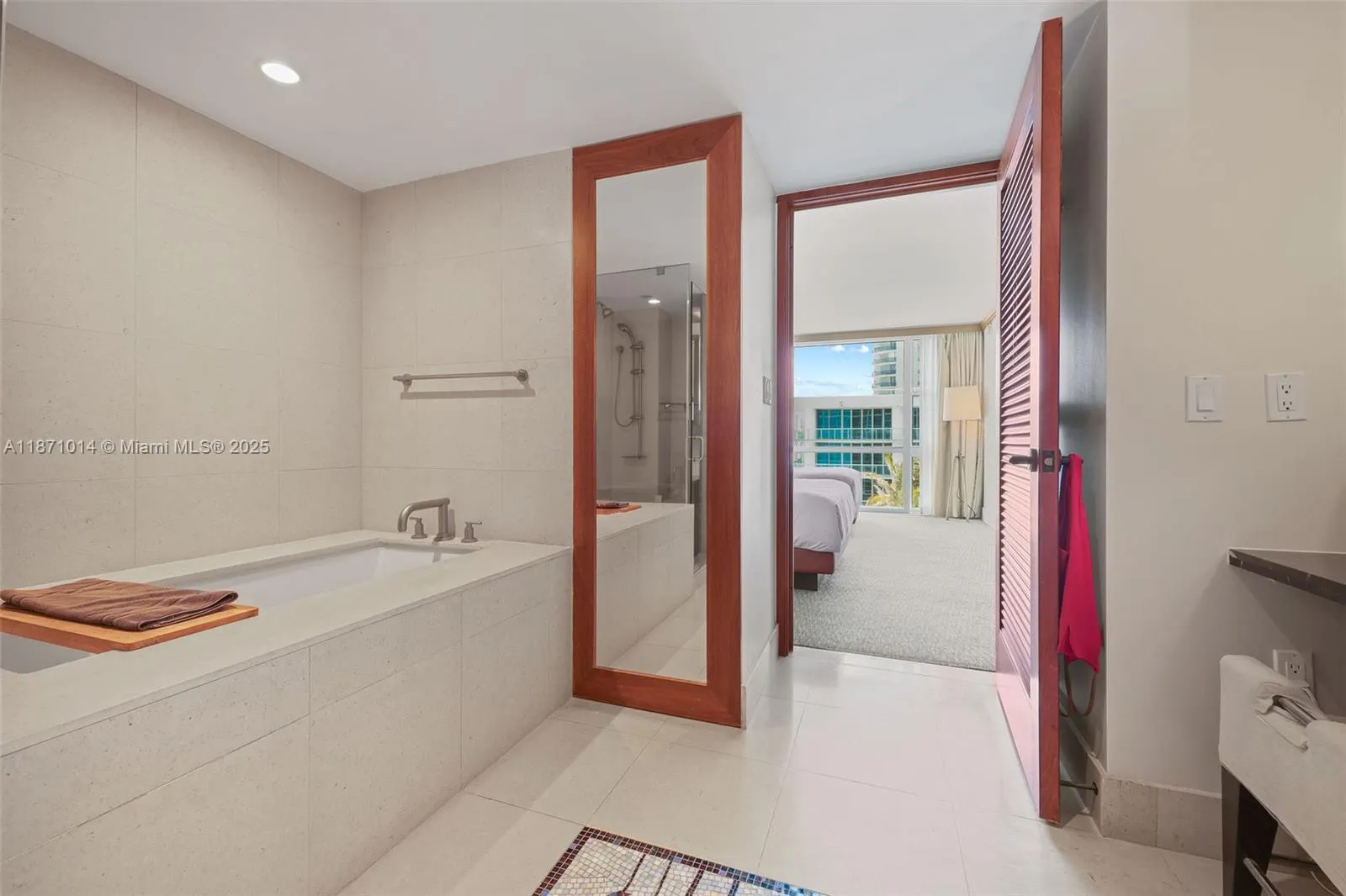 6801 Collins Ave, #508