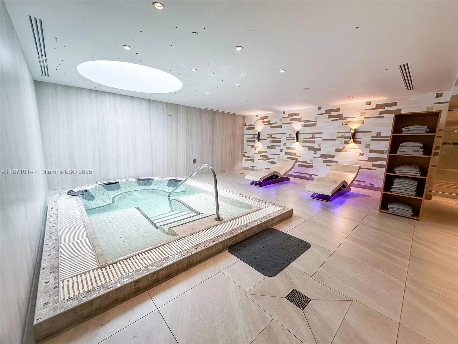 6801 Collins Ave, #508