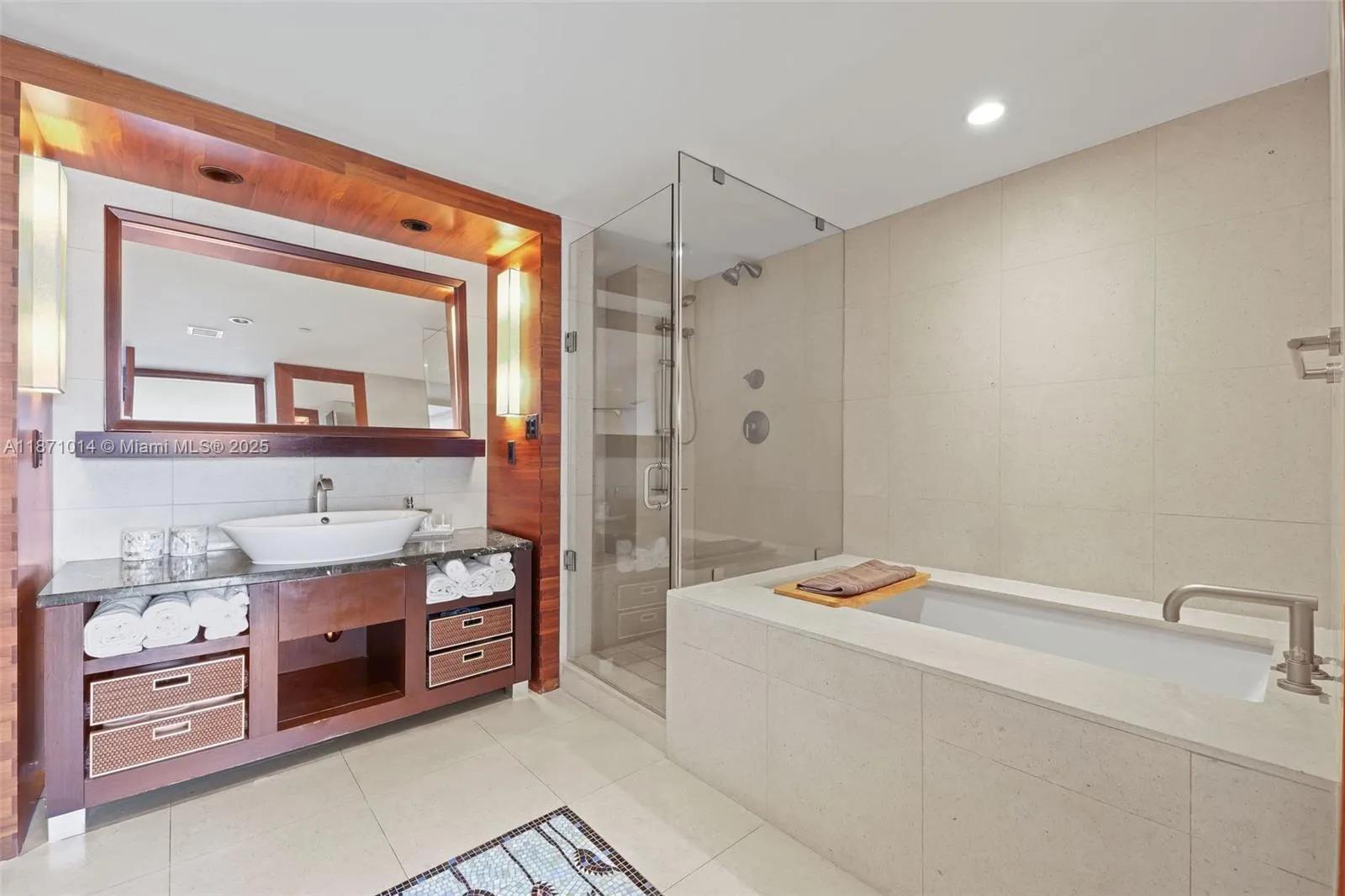 6801 Collins Ave, #508