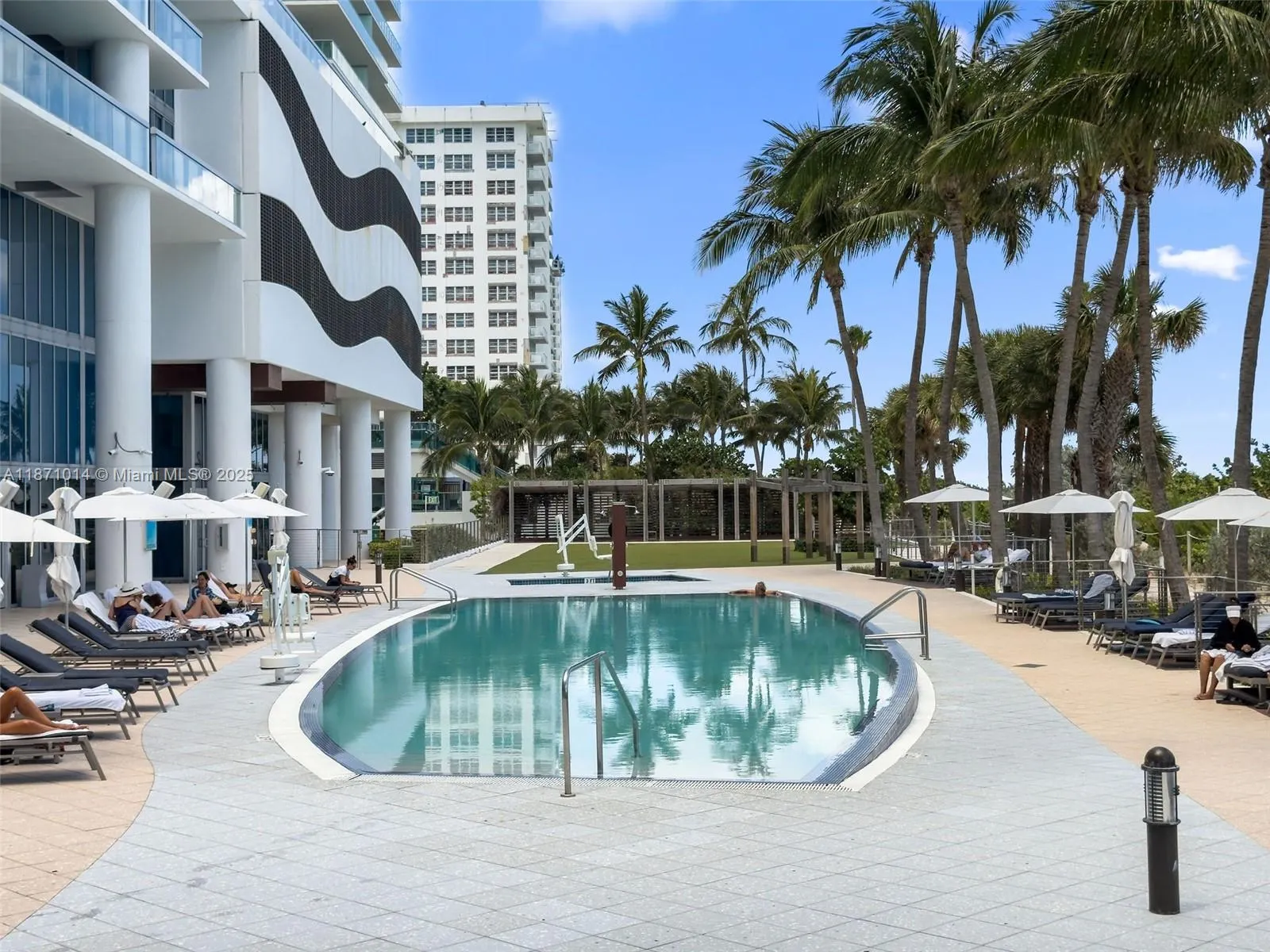 6801 Collins Ave, #508
