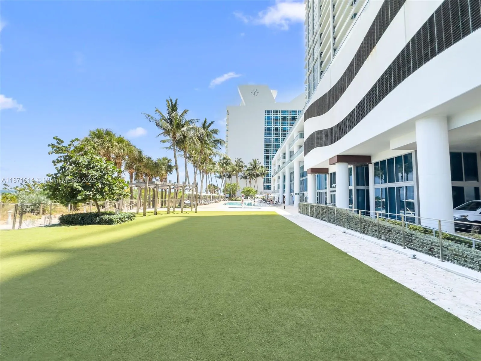 6801 Collins Ave, #508