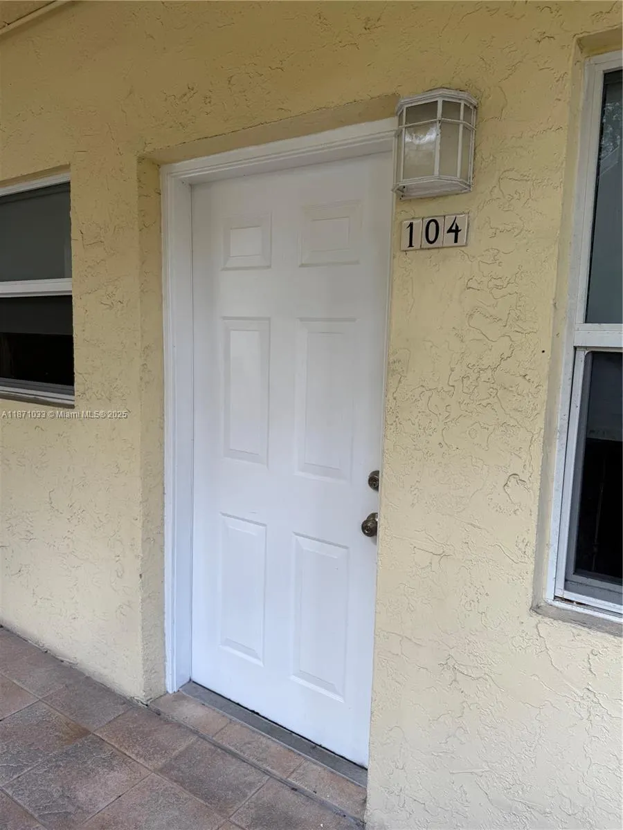 5839 SW 74th Ter, #104