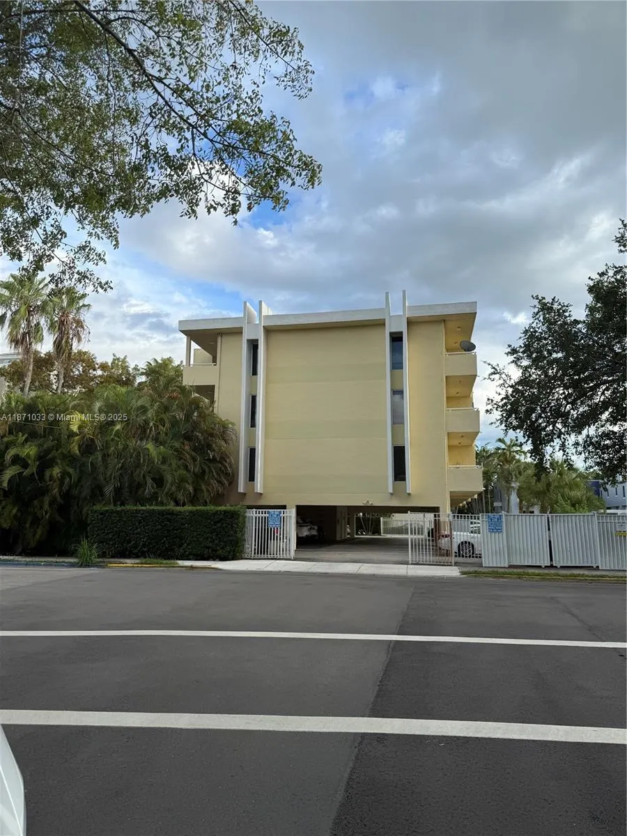 5839 SW 74th Ter, #104
