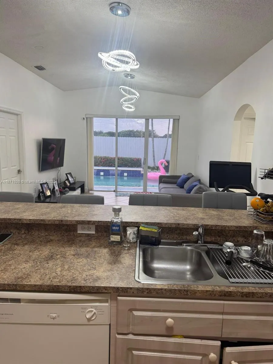 17384 SW 138 CT